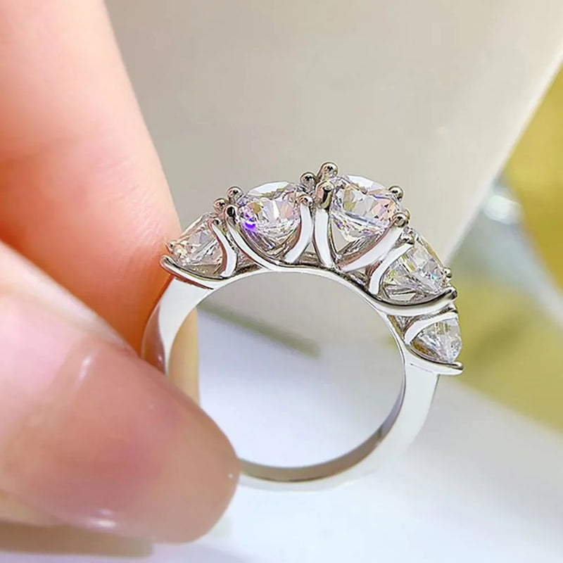 Anel feminino com cinco pedras de Moissanite/Zircônia cravejadas - encontrare